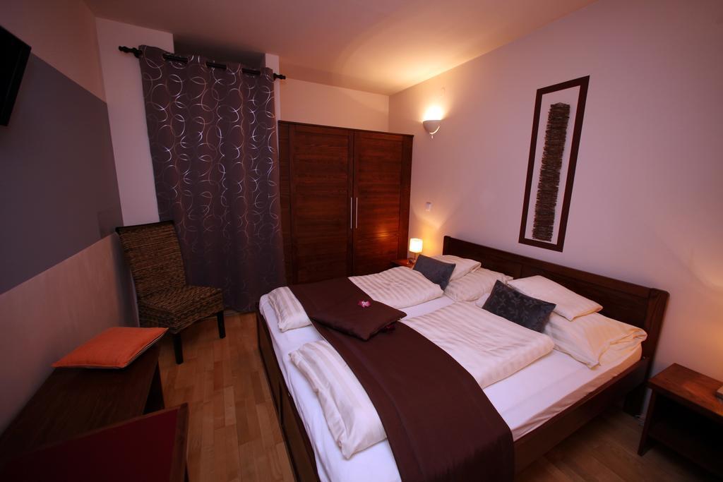 Landhaus Klambauer Ferienapartments Thermennaehe St Martins Therme フラウエンキルヒェン エクステリア 写真